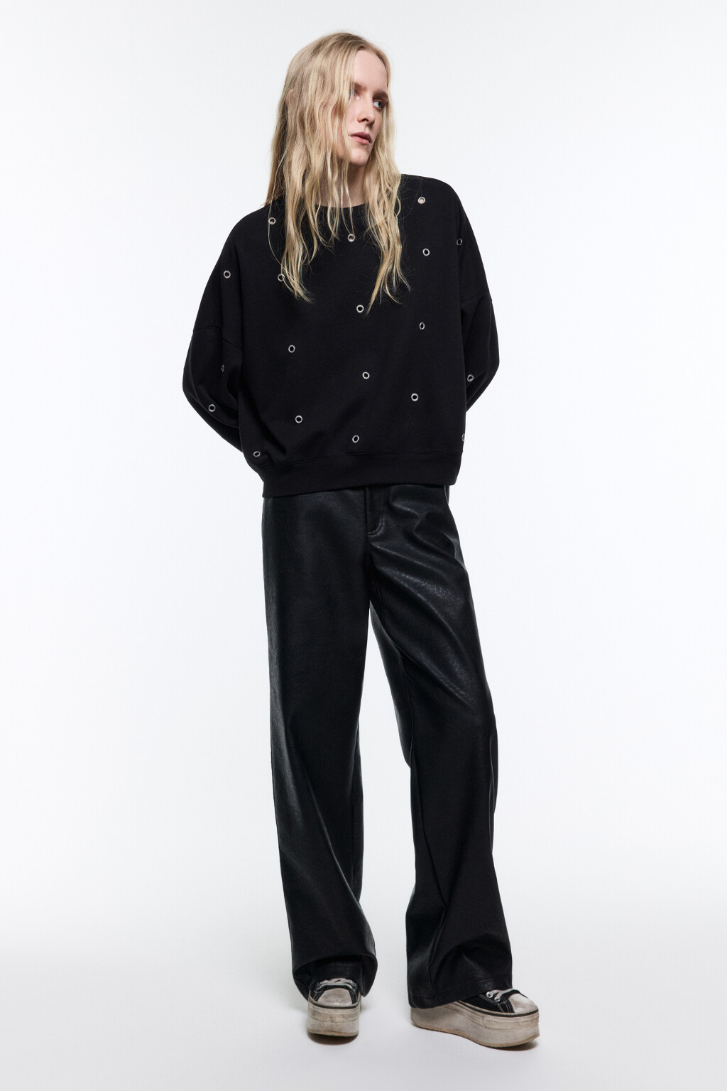 Свитшот из футера с металлическими люверсами - цвет черный - 5