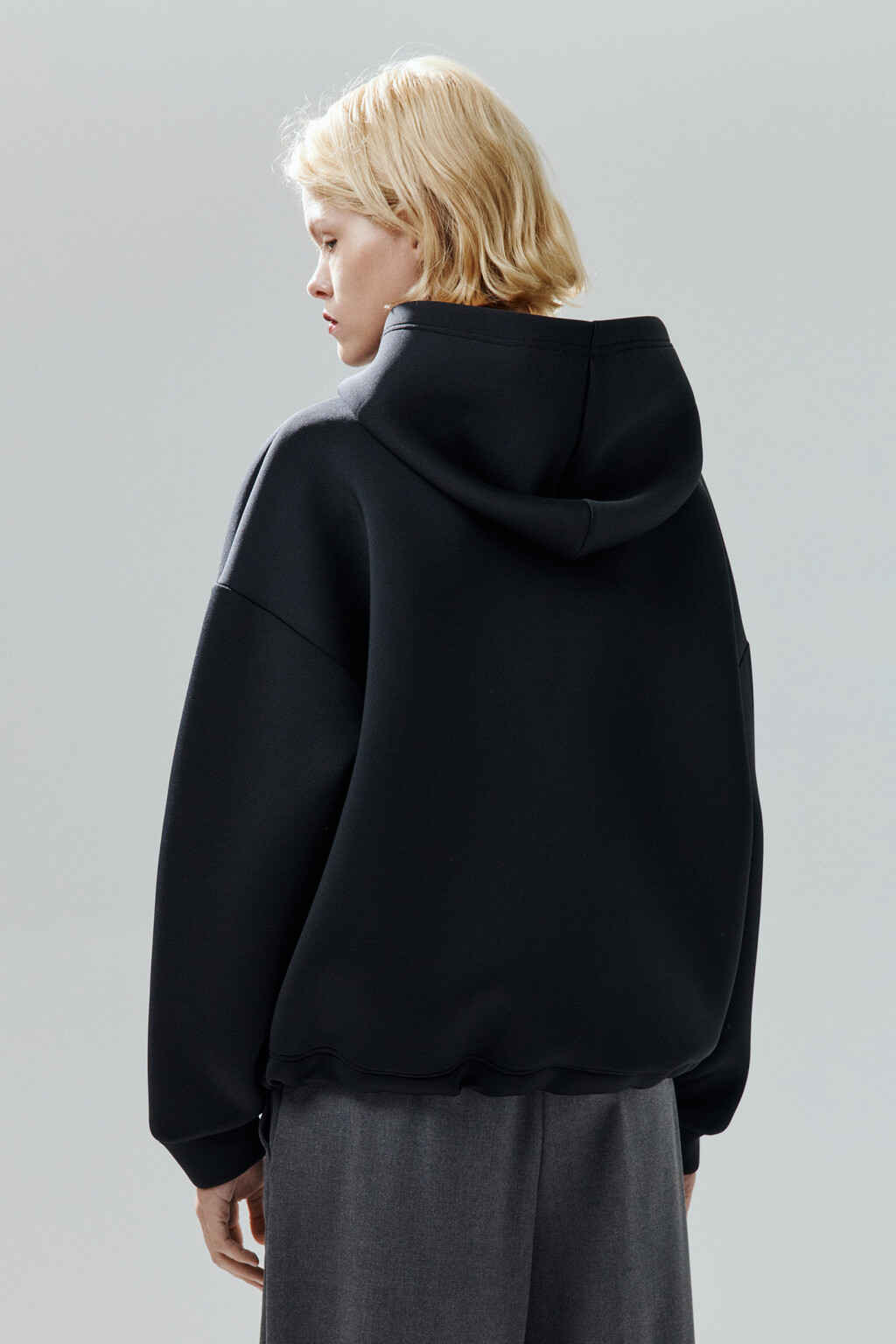 Худи-зипка из неопрена с капюшоном - цвет черный - 4