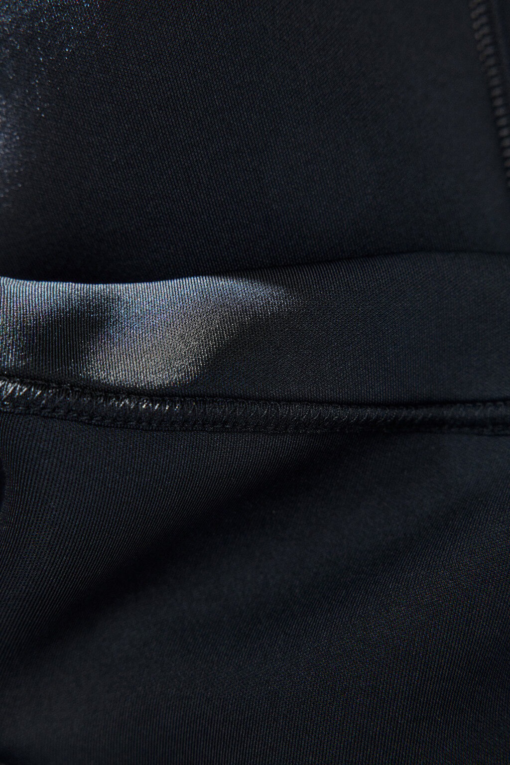 Худи-зипка из неопрена с капюшоном - цвет черный - 8