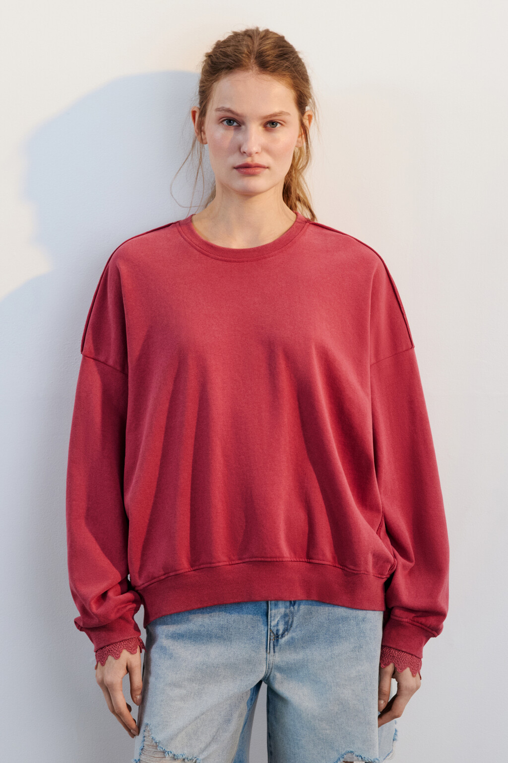 Свитшот из футера с кружевом - цвет розовый - 3