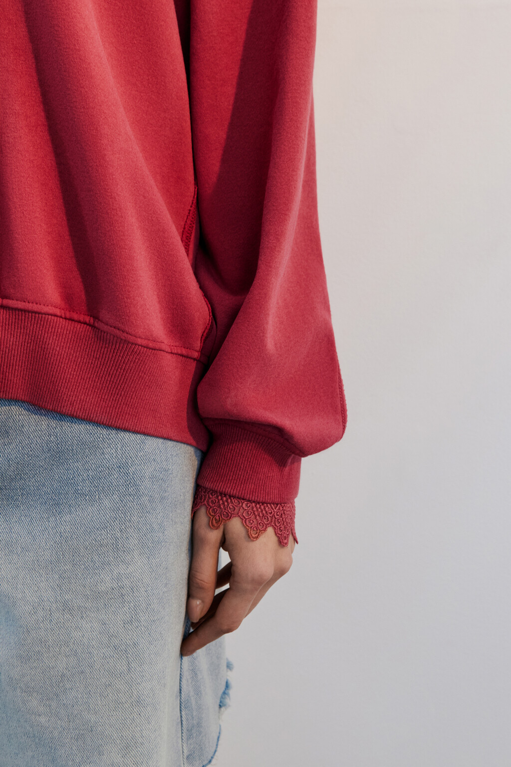 Свитшот из футера с кружевом - цвет розовый - 7