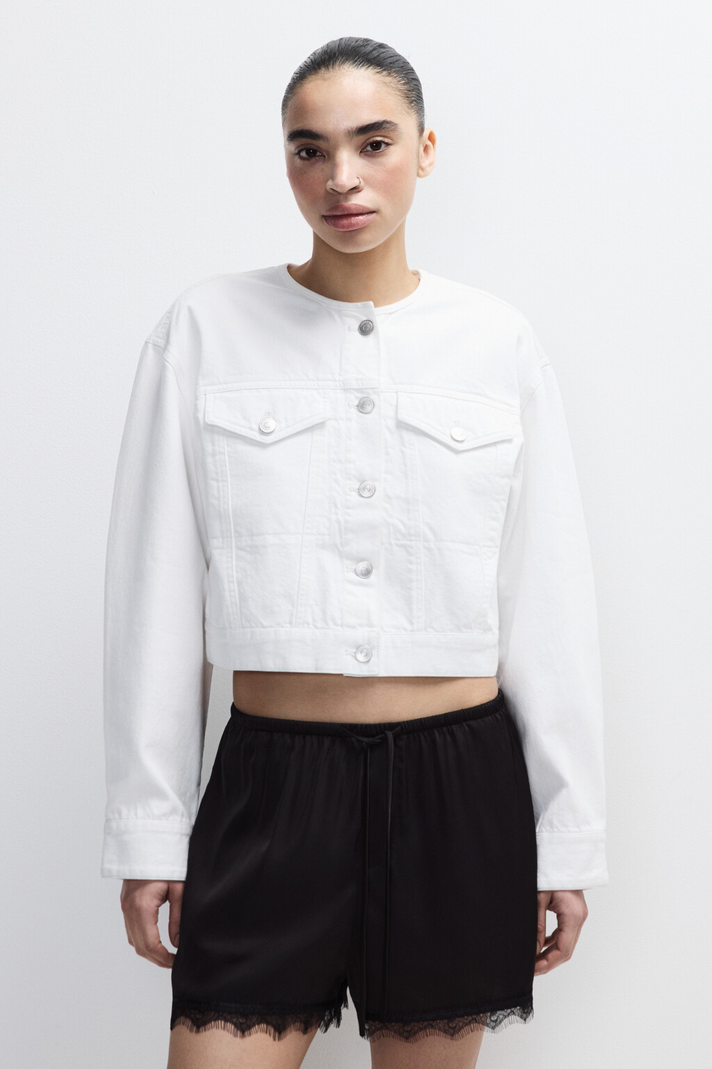 Куртка джинсовая с круглым вырезом - цвет белый - 2