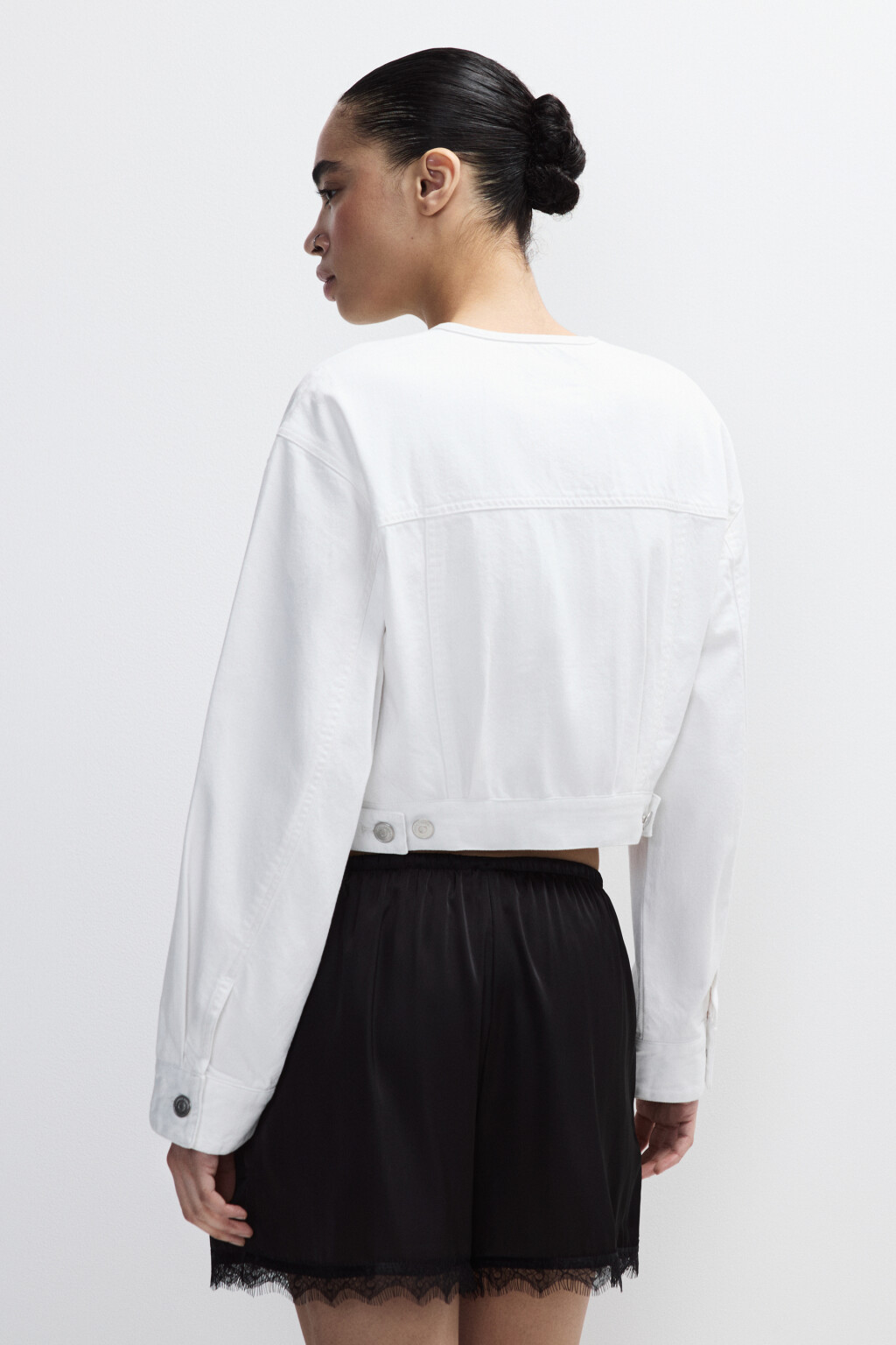 Куртка джинсовая с круглым вырезом - цвет белый - 3