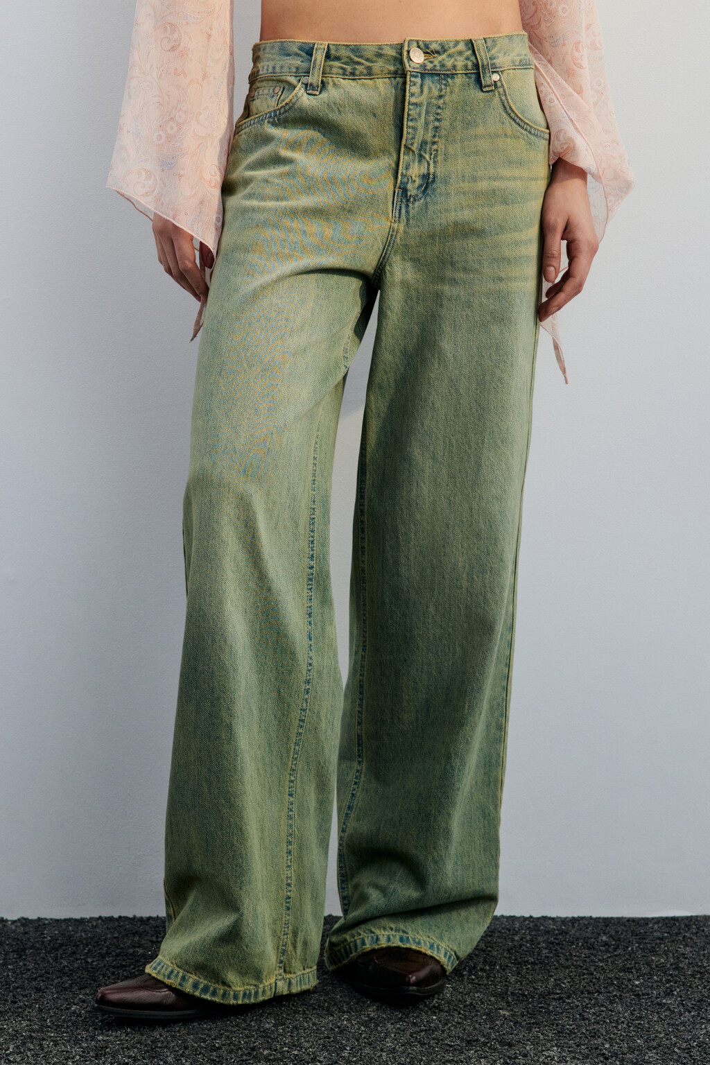 Джинсы широкие с тинтованным окрашиванием - цвет синий - 2