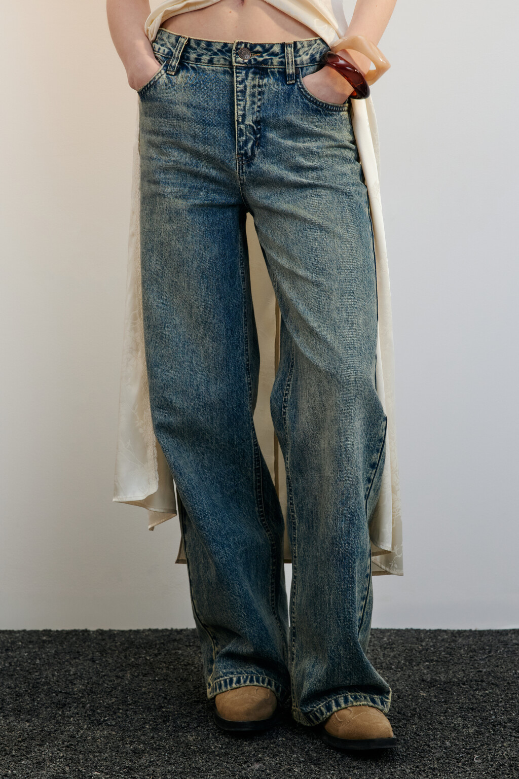 Джинсы широкие с тинтованным окрашиванием - цвет темный тинт - 3