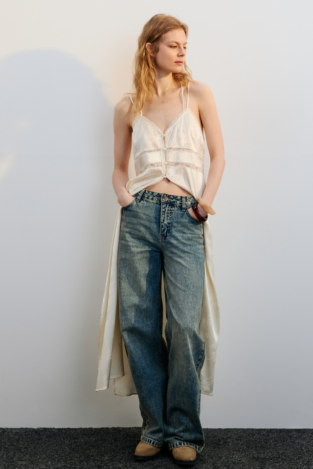 Джинсы широкие с тинтованным окрашиванием - цвет темный тинт - 5