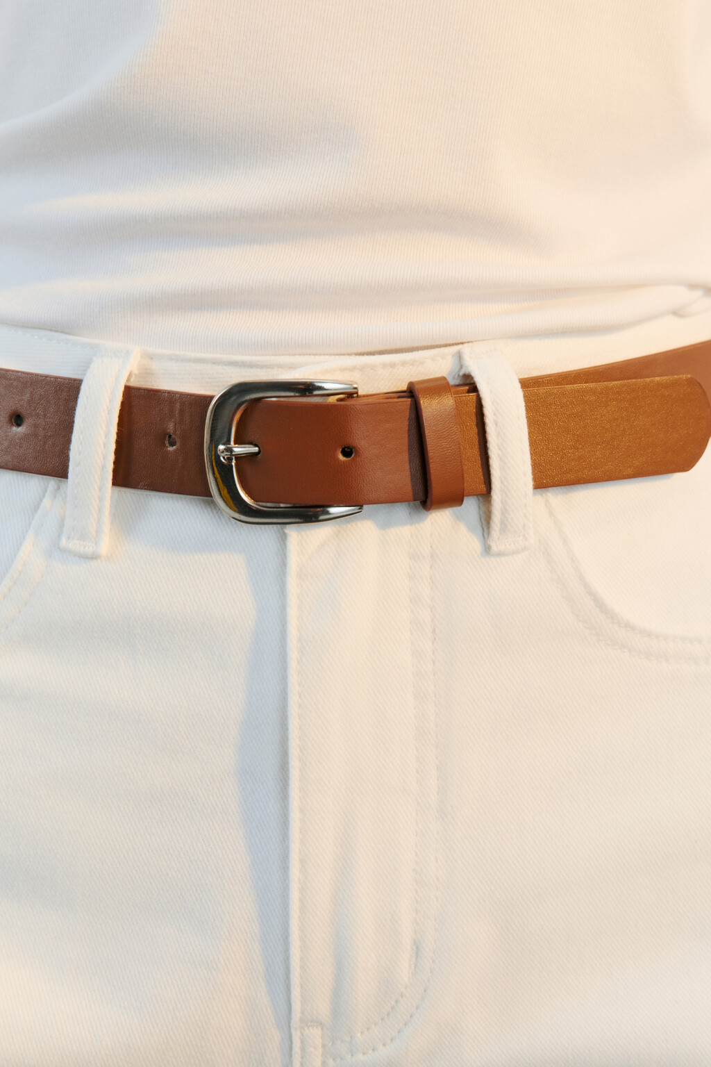 Джинсы mom fit с высокой посадкой и ремнем - цвет белый - 6