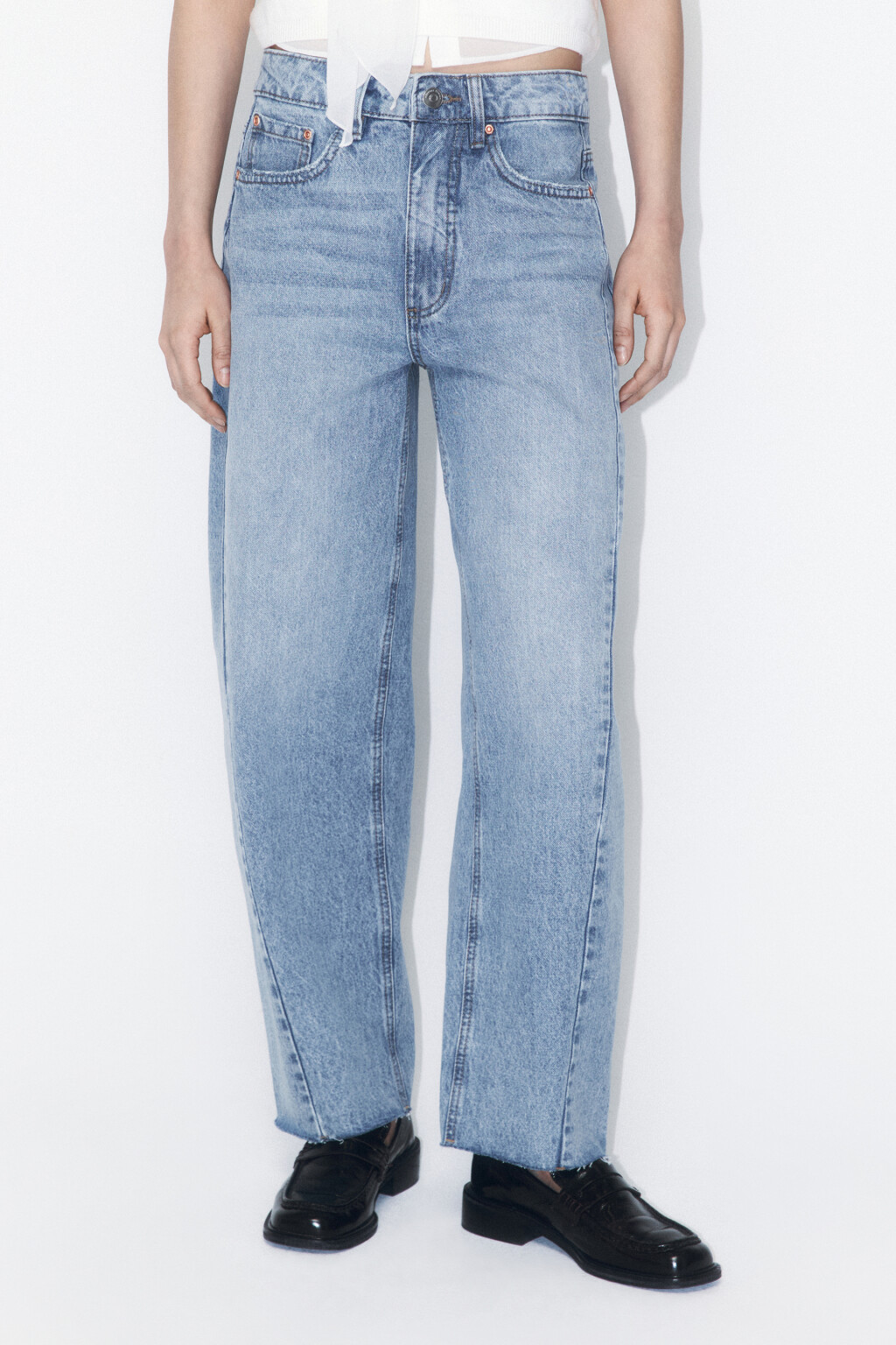 Джинсы barrel fit с открытыми срезами - цвет голубой - 2