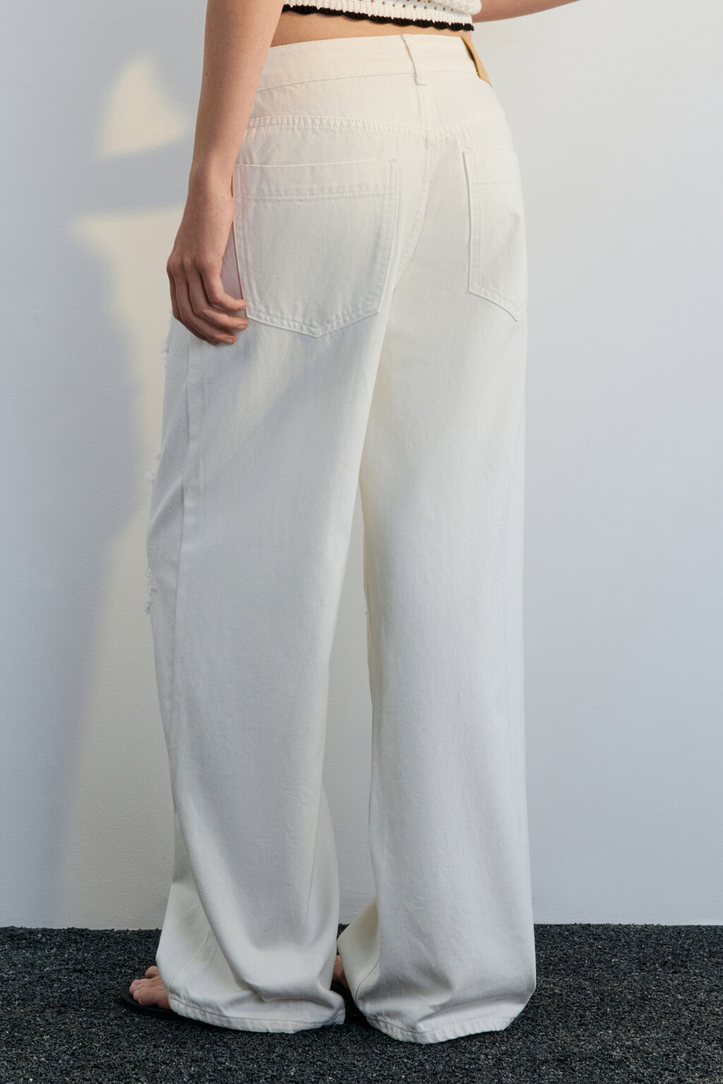 Джинсы baggy fit широкие рваные - цвет белый - 3