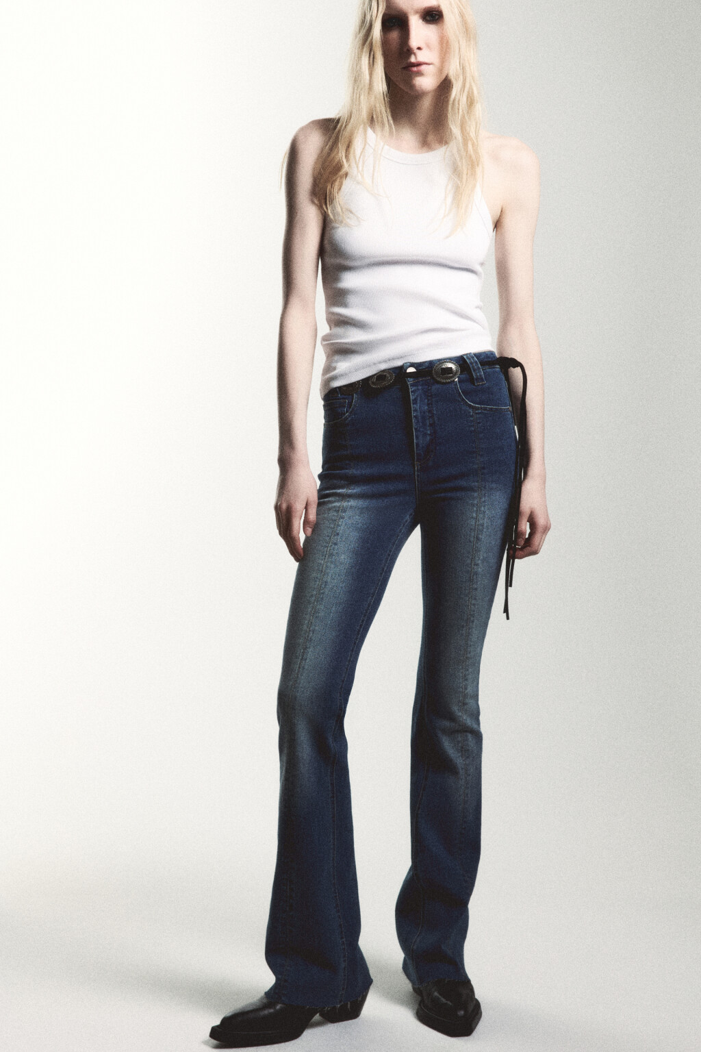 Джинсы flare расклешенные с открытыми срезами - цвет голубой - 1