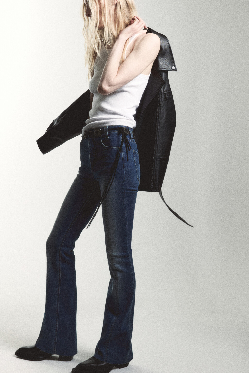 Джинсы flare расклешенные с открытыми срезами - цвет голубой - 2