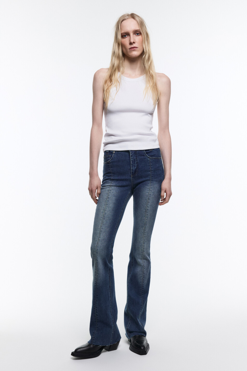 Джинсы flare расклешенные с открытыми срезами - цвет голубой - 5
