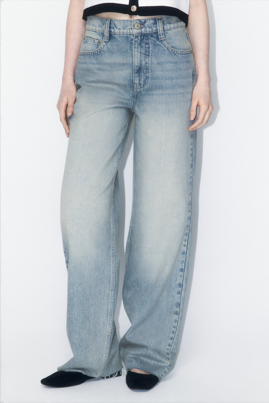 Джинсы широкие с открытыми срезами - цвет голубой - 2