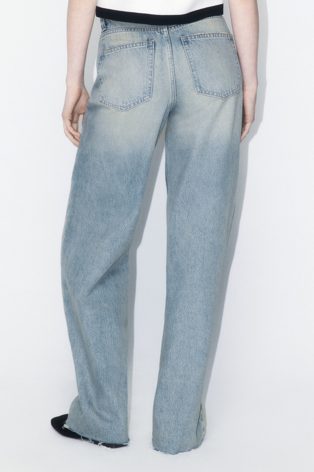 Джинсы широкие с открытыми срезами - цвет голубой - 3