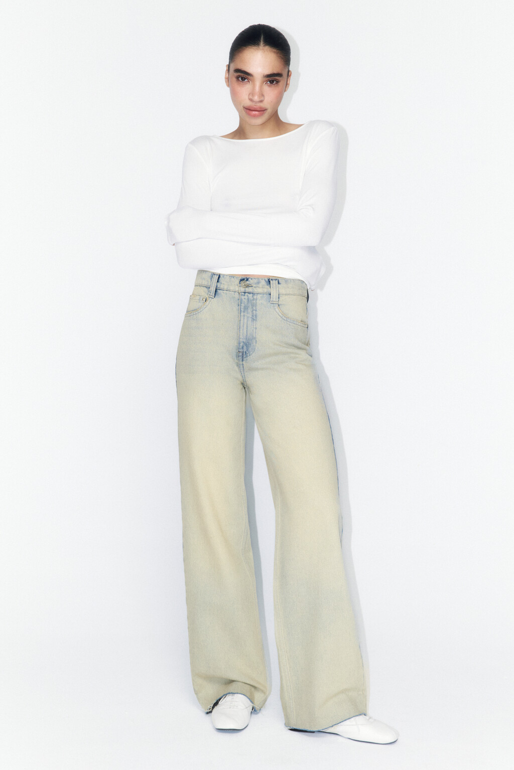 Джинсы широкие с открытыми срезами - цвет бежевый - 4