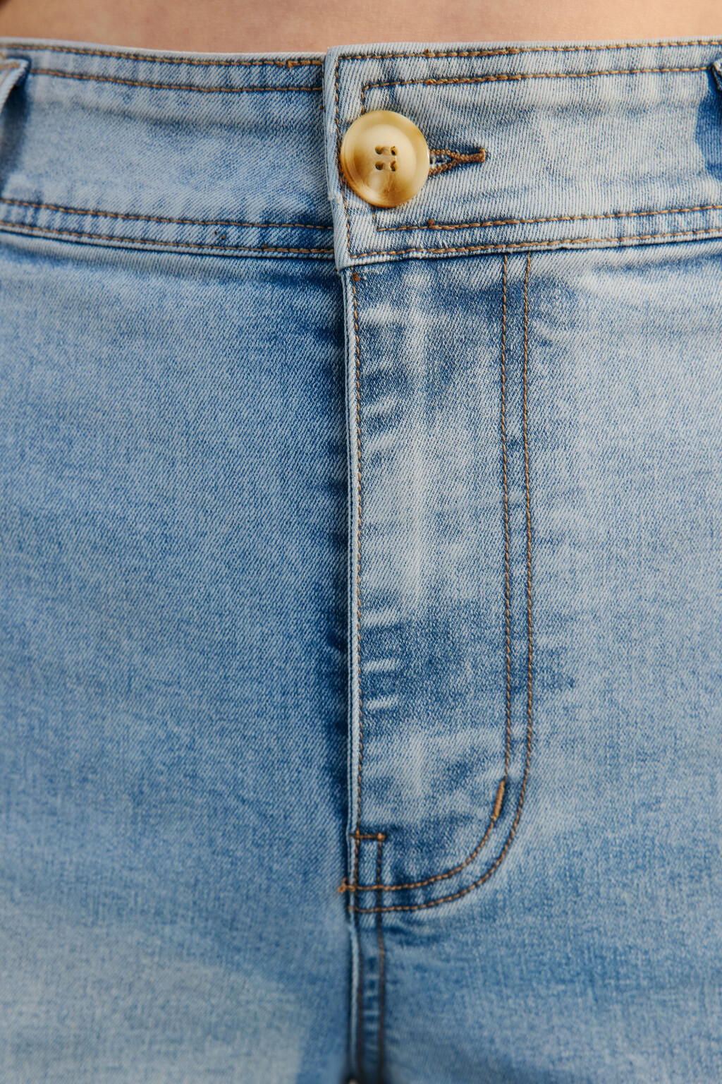 Джинсы широкие укороченные с открытыми срезами - цвет голубой - 5