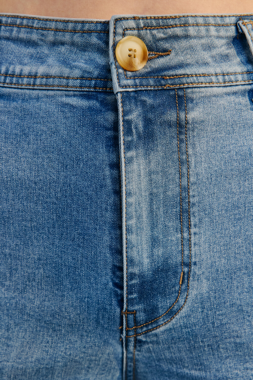 Джинсы широкие укороченные с открытыми срезами - цвет голубой - 5