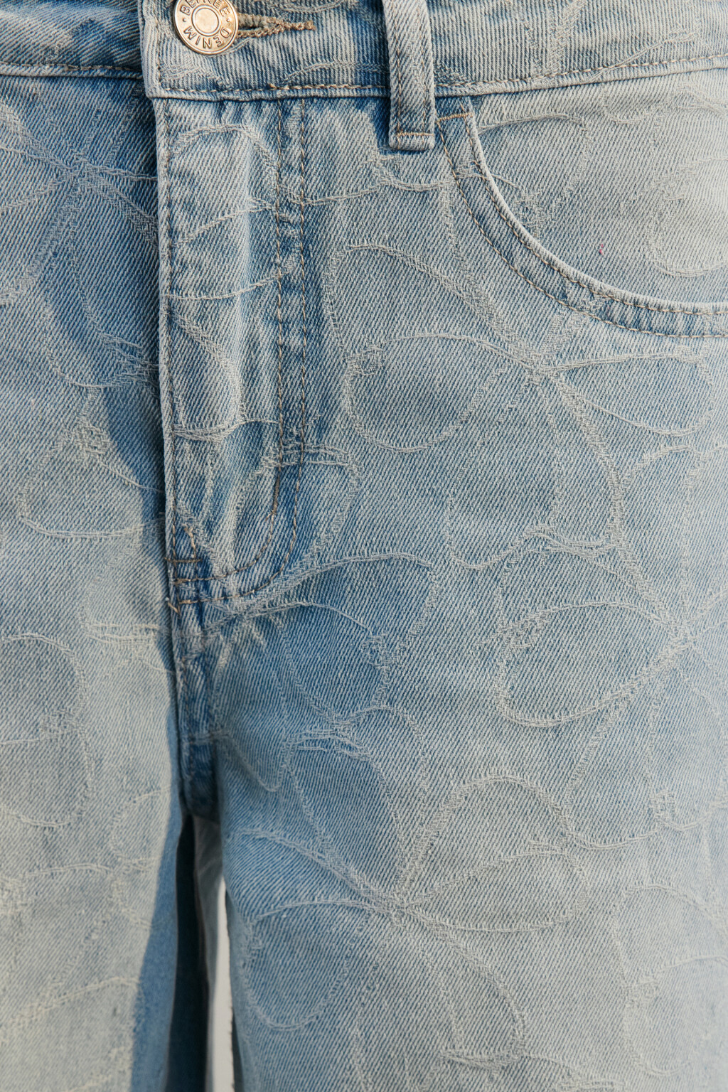 Джинсы широкие с фактурными цветами - цвет голубой - 5