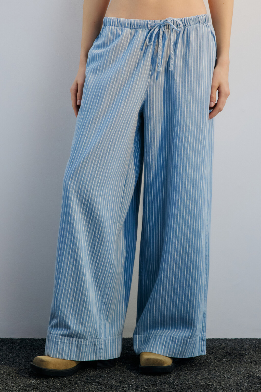 Брюки широкие с поясом на завязках - цвет голубой - 2