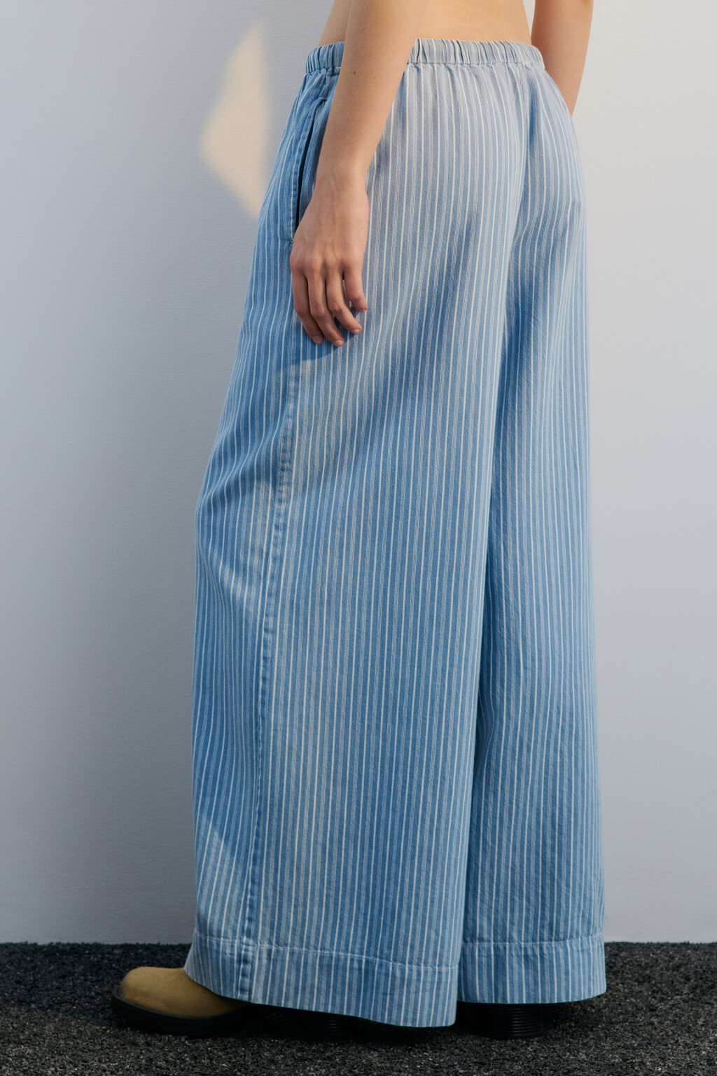 Брюки широкие с поясом на завязках - цвет голубой - 3