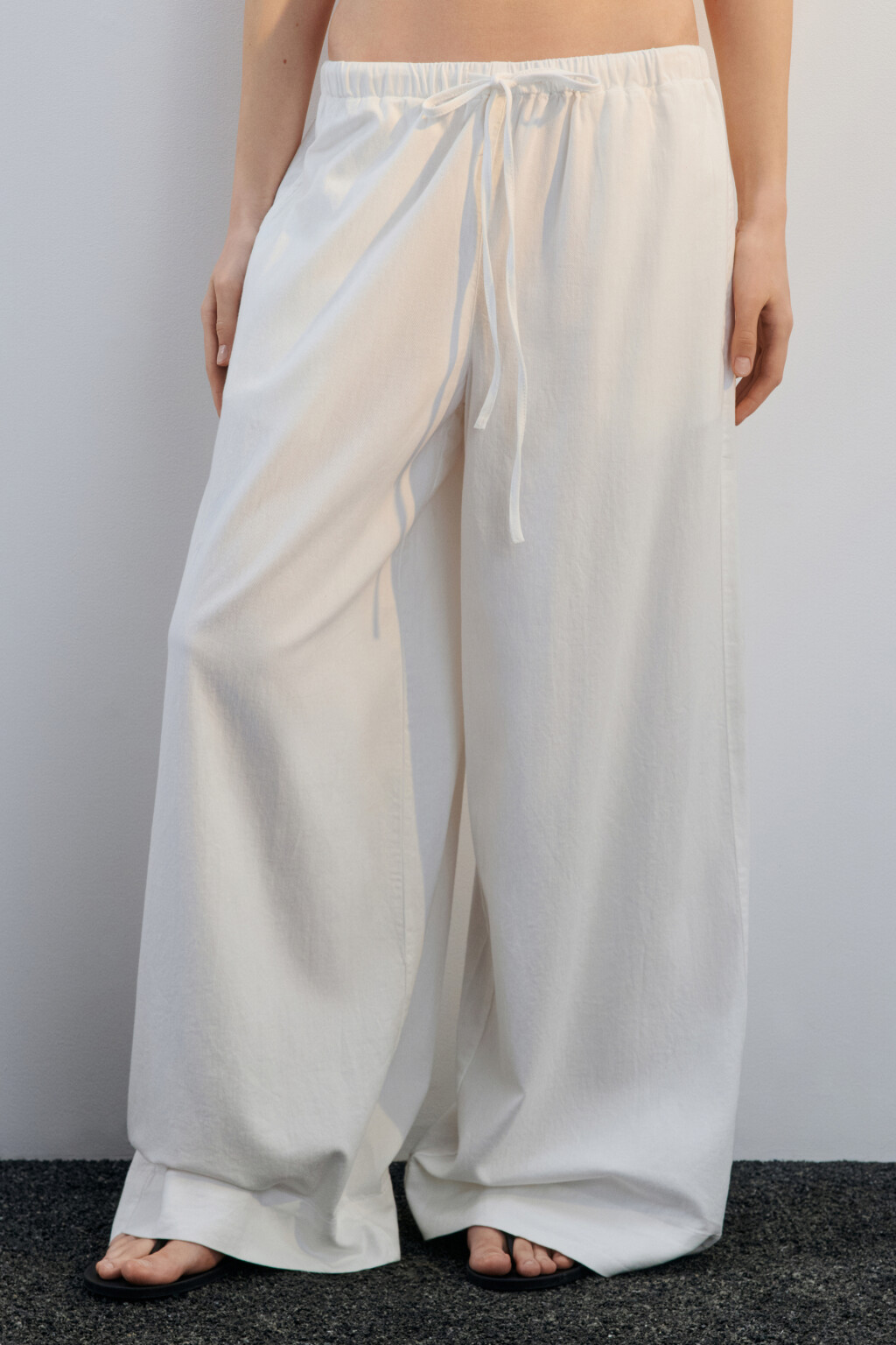 Брюки широкие с поясом на завязках - цвет белый - 2