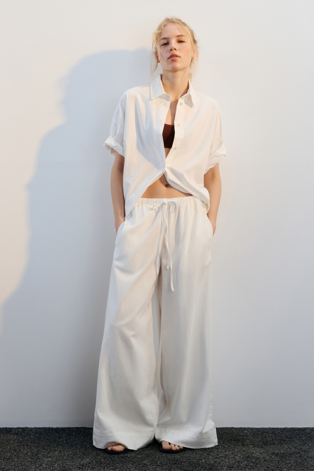 Брюки широкие с поясом на завязках - цвет белый - 4