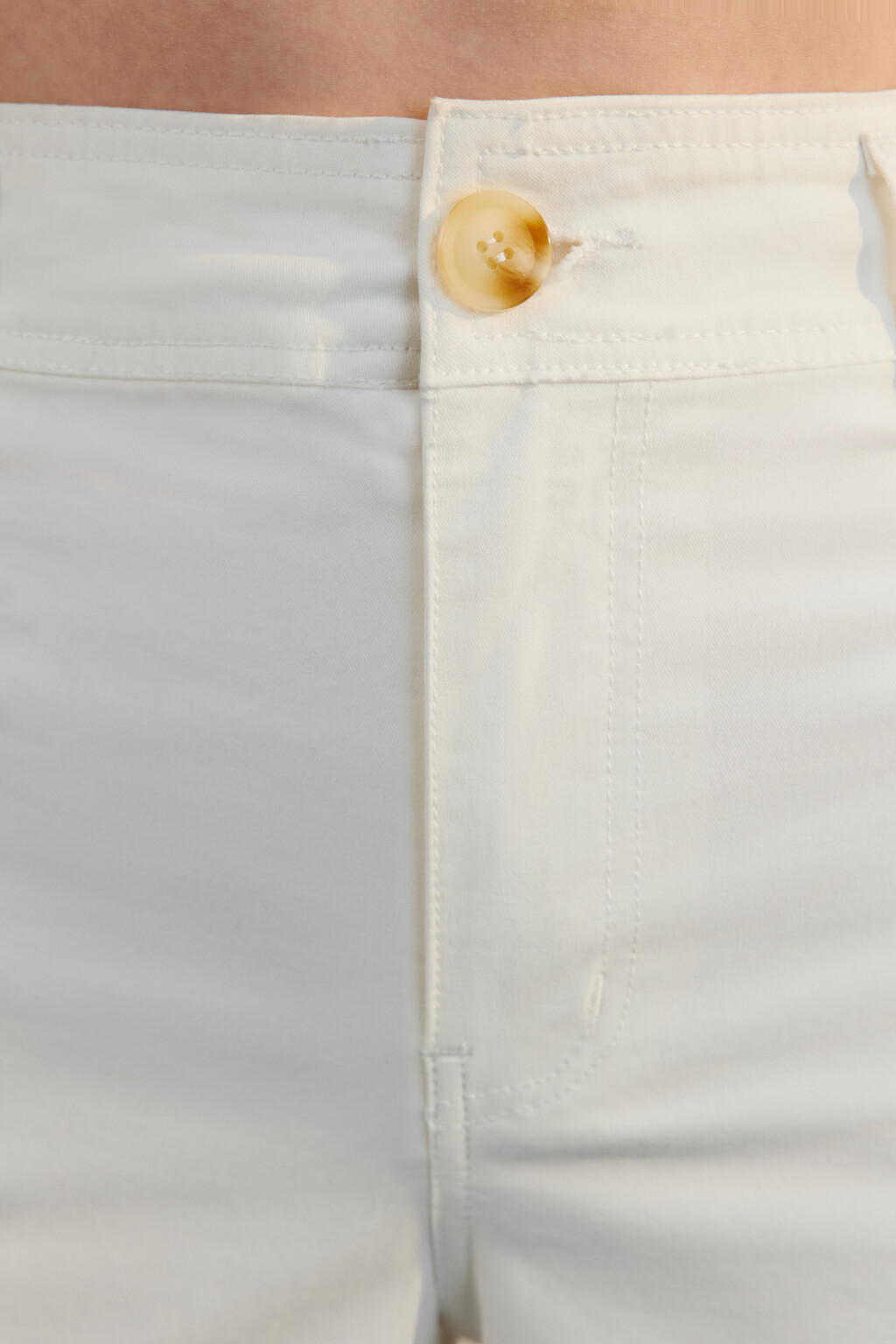 Джинсы широкие укороченные с открытыми срезами - цвет белый - 5