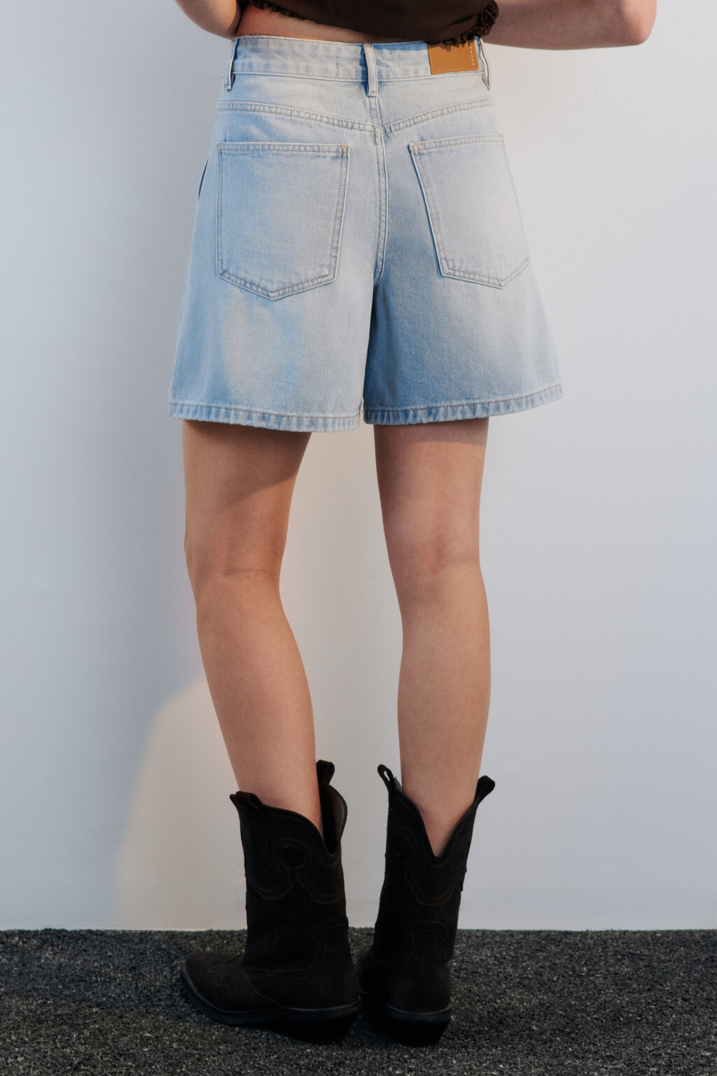 Шорты джинсовые с высокой посадкой - цвет голубой - 3