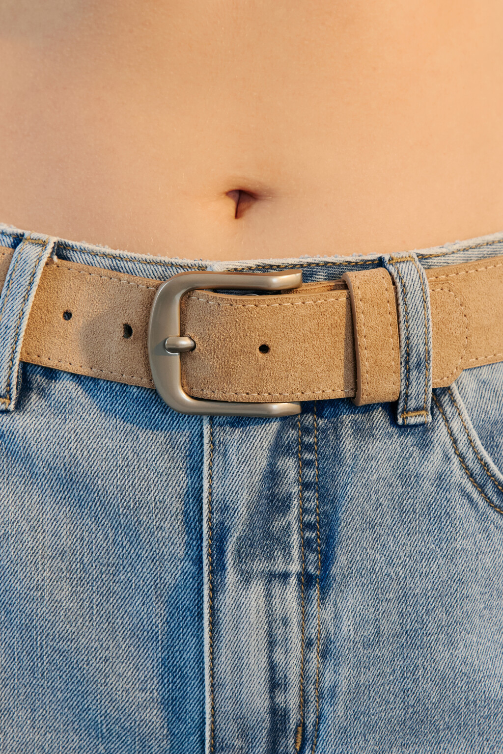 Шорты-бермуды джинсовые с ремнем - цвет голубой - 6