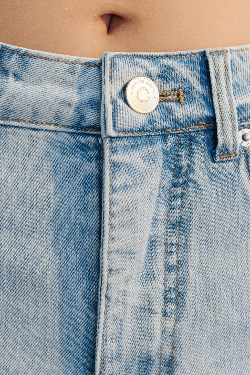 Шорты джинсовые с обрезанными краями - цвет голубой - 7