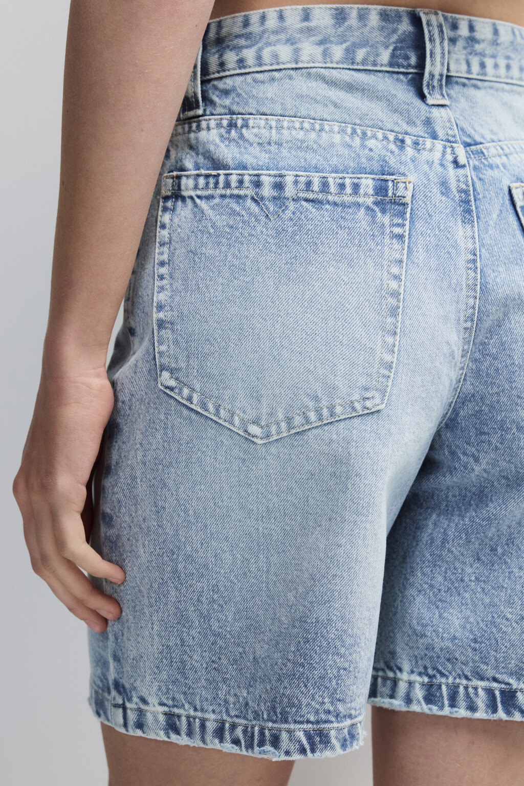 Шорты джинсовые с высокой посадкой - цвет голубой - 6