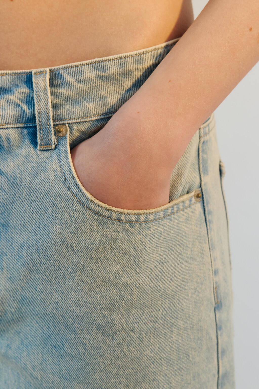 Шорты-бермуды джинсовые рваные - цвет синий - 9