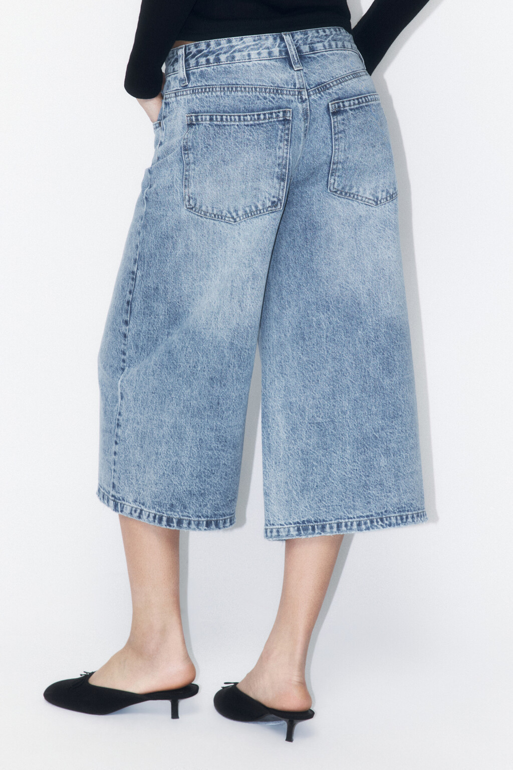 Шорты-бермуды джинсовые с низкой посадкой - цвет голубой - 5