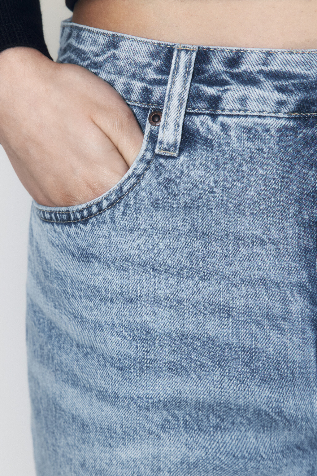 Шорты-бермуды джинсовые с низкой посадкой - цвет голубой - 8