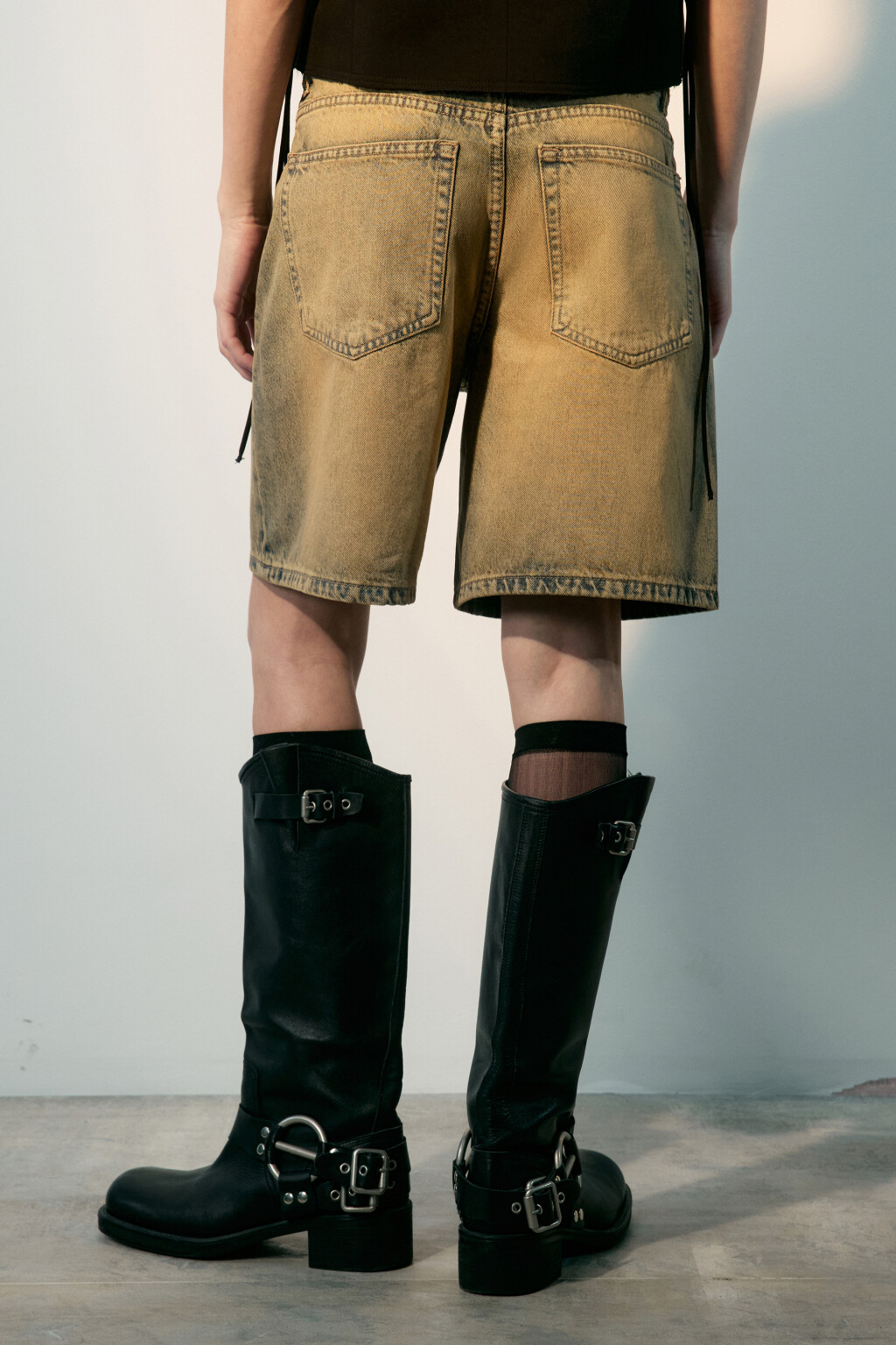 Шорты джинсовые с вареным эффектом - цвет темный тинт - 3