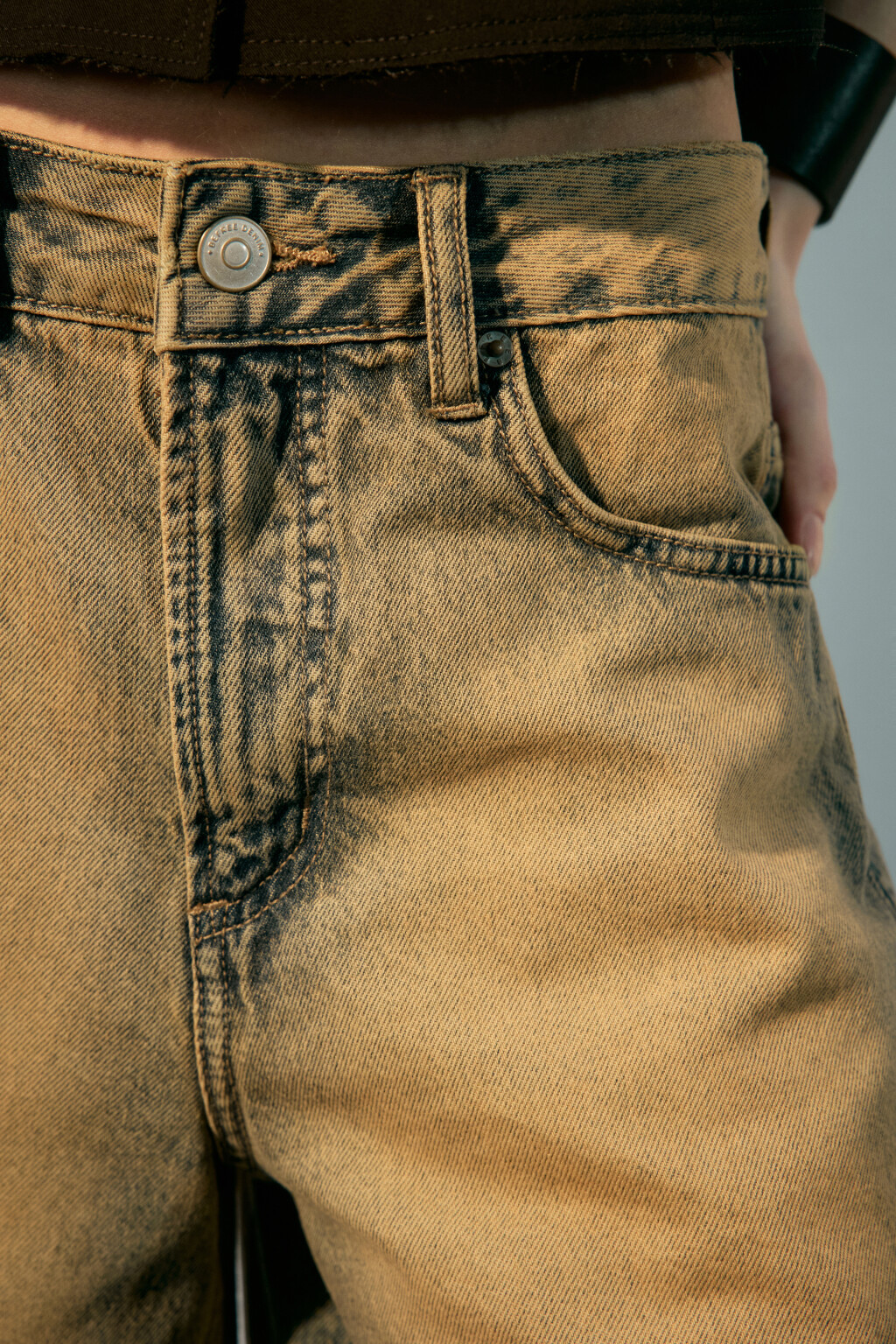 Шорты джинсовые с вареным эффектом - цвет темный тинт - 5