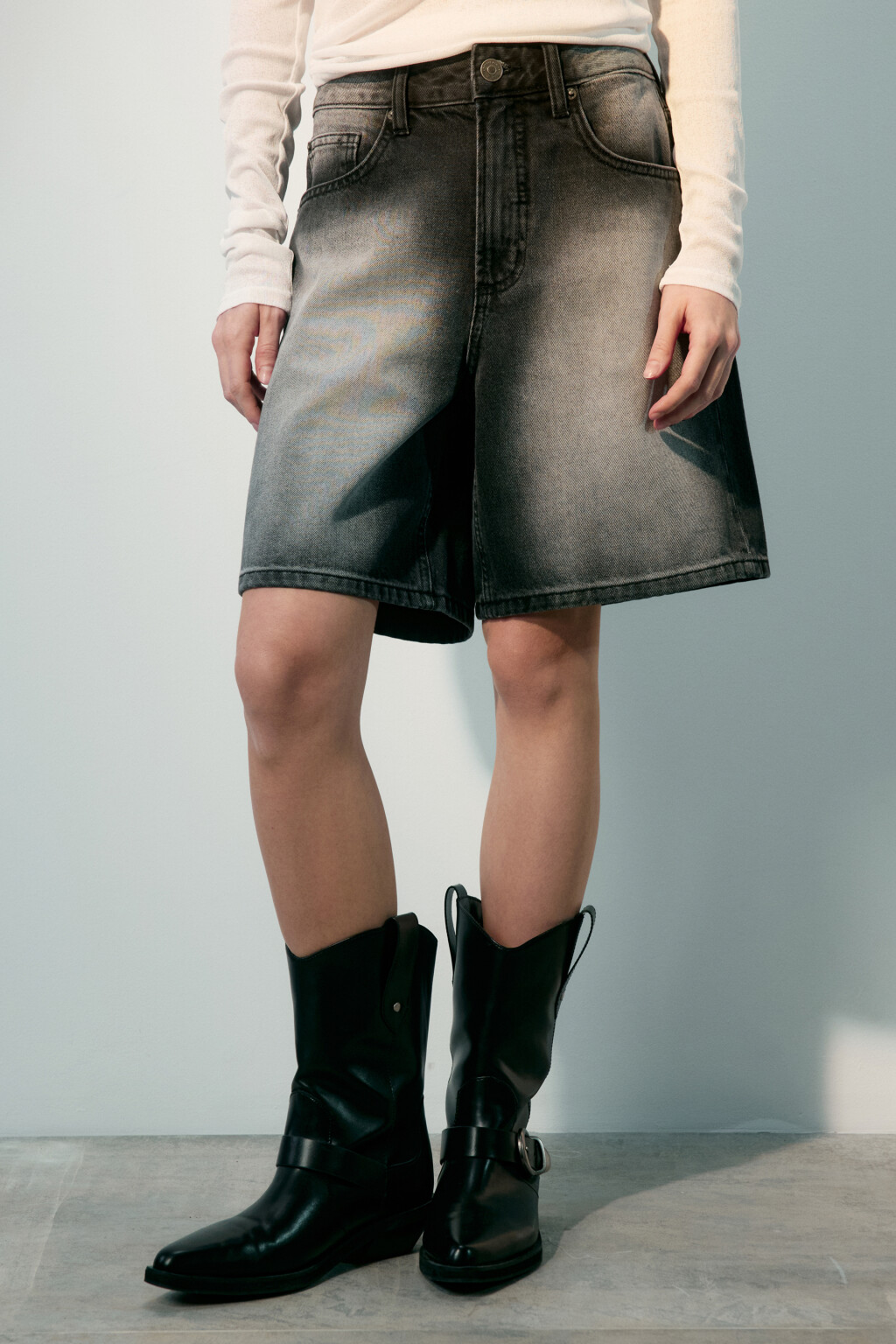 Шорты джинсовые с вареным эффектом - цвет черный - 3