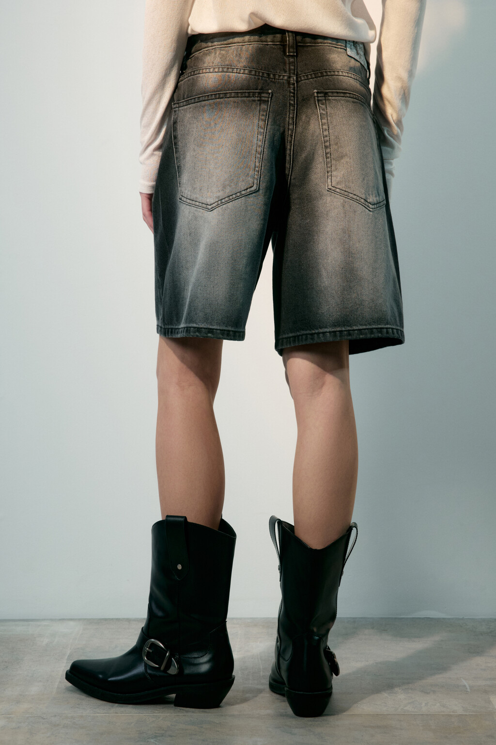 Шорты джинсовые с вареным эффектом - цвет черный - 4