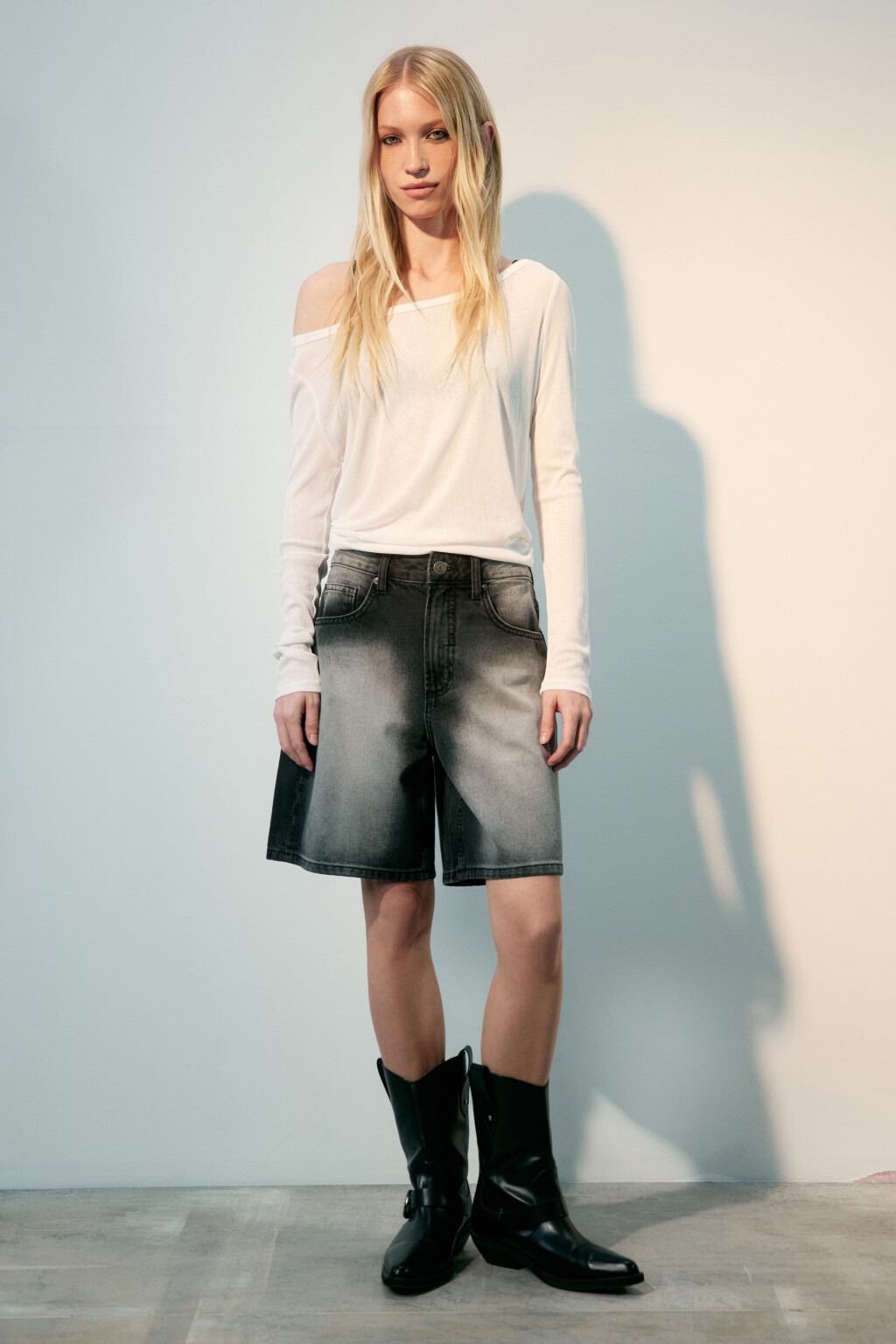 Шорты джинсовые с вареным эффектом - цвет черный - 5