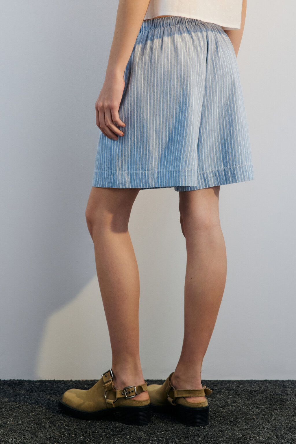 Шорты джинсовые с поясом на завязках - цвет голубой - 3