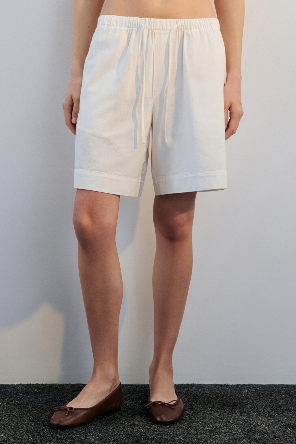 Шорты джинсовые с поясом на завязках - цвет белый - 2