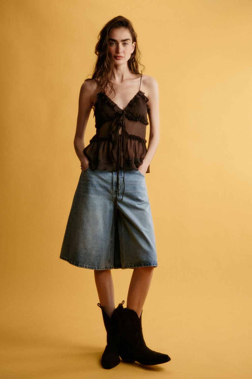 Шорты джинсовые с низкой посадкой - цвет голубой - 1