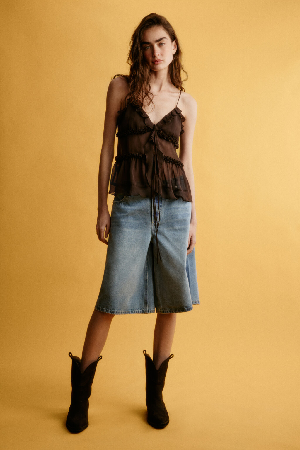 Шорты джинсовые с низкой посадкой - цвет голубой - 4