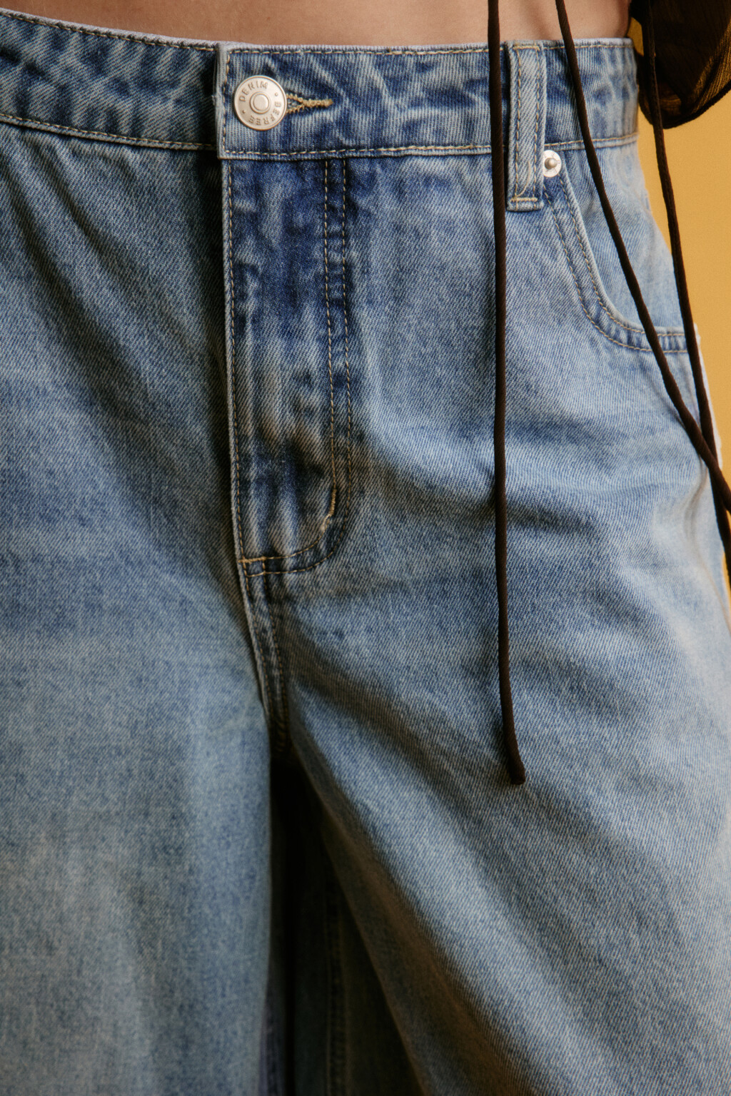 Шорты джинсовые с низкой посадкой - цвет голубой - 5