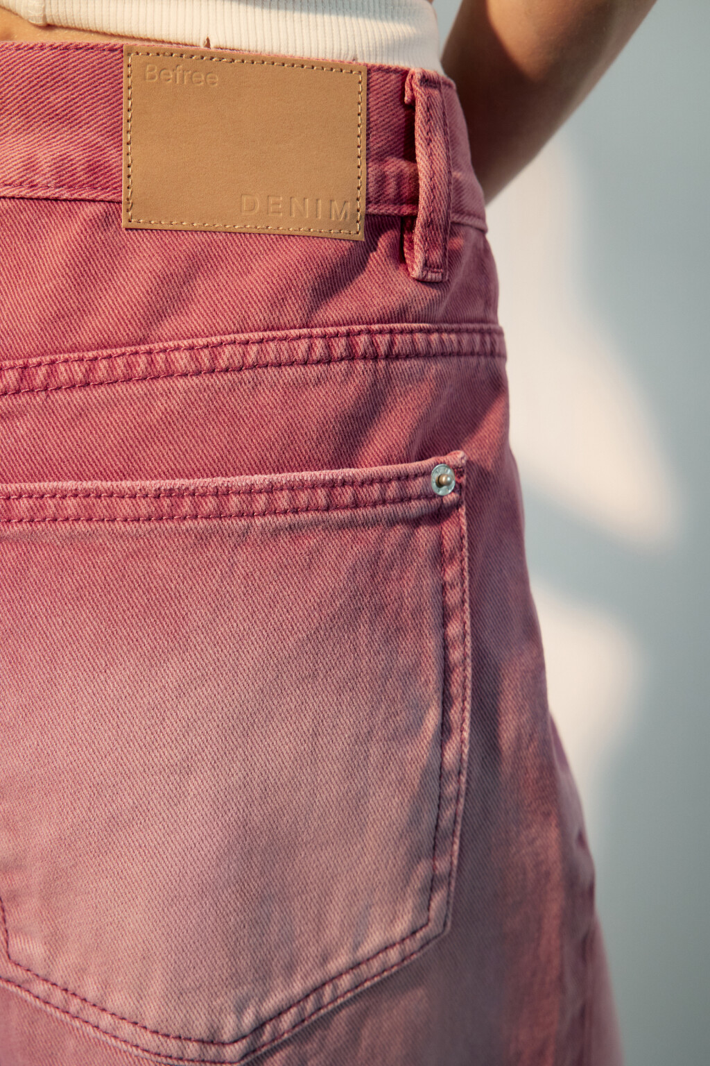 Шорты джинсовые с вареным эффектом - цвет розовый - 7