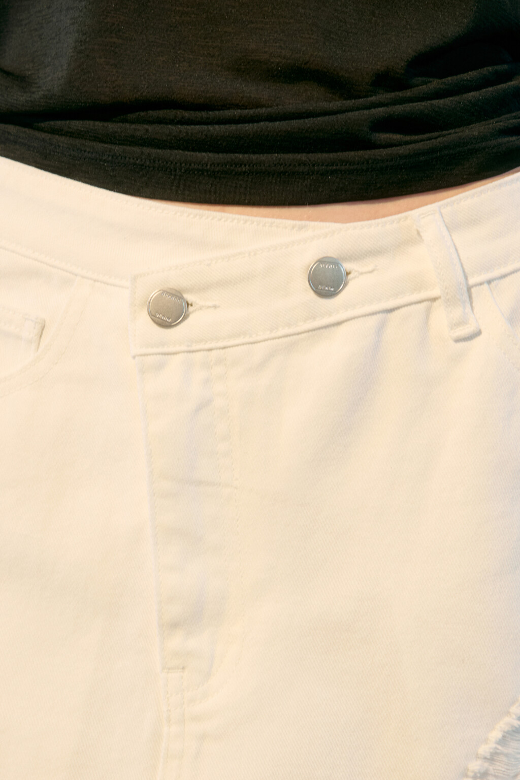 Юбка мини джинсовая рваная - цвет белый - 6