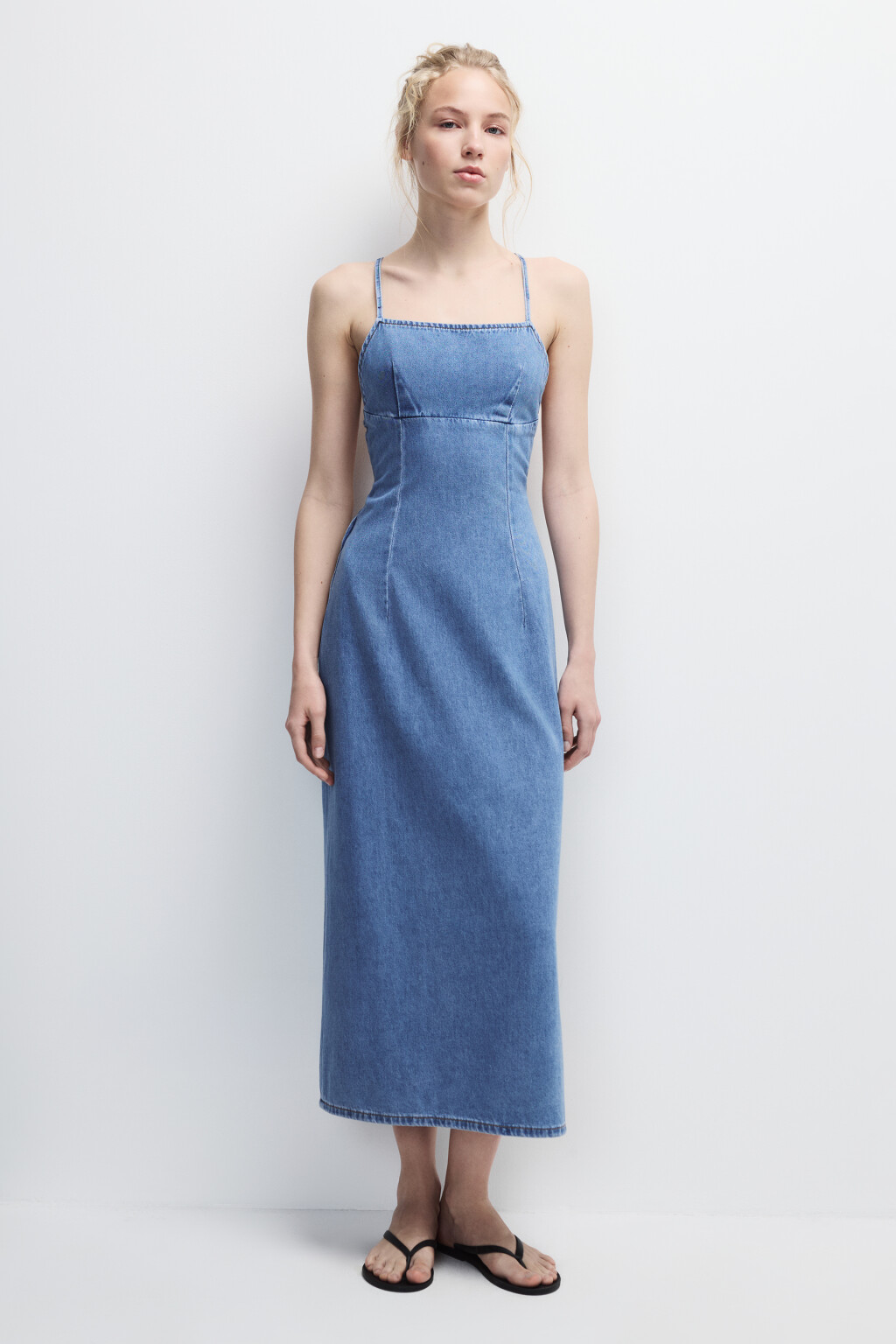 Платье миди джинсовое с вырезом на спине - цвет голубой - 2