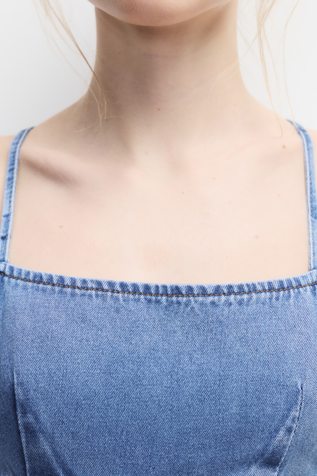 Платье миди джинсовое с вырезом на спине - цвет голубой - 5