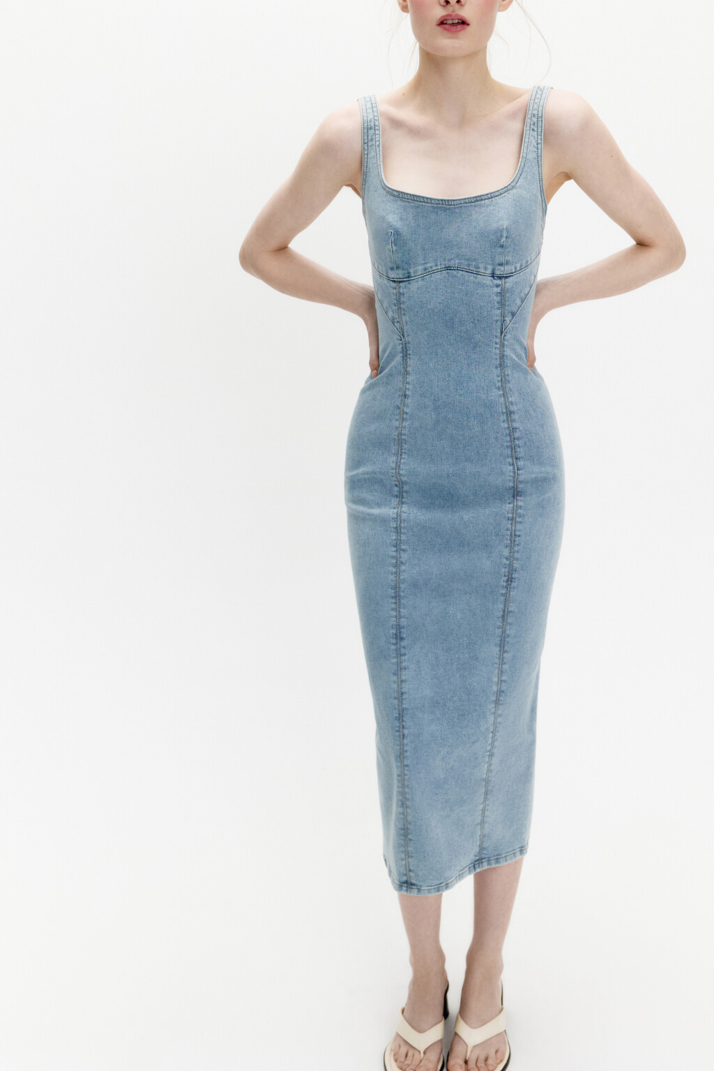 Платье джинсовое облегающее с разрезом - цвет голубой - 1
