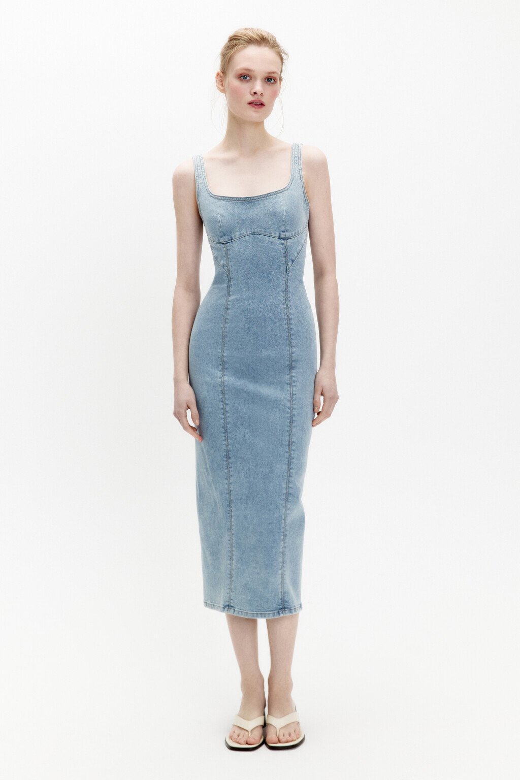 Платье джинсовое облегающее с разрезом - цвет голубой - 2